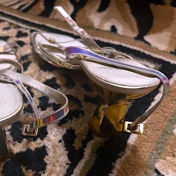 JACQUELINE FERRAR IRIDESCENT STRAPPY SANDALS WITH FLORAL CHARM SIZE 10M - Picture 4 of 4